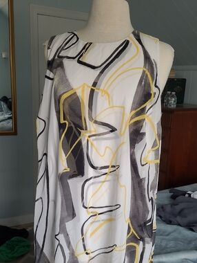 Alfani Black and White Women's Sleeveless Top